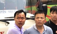 Tài xế xe khách đánh nhau như côn đồ giữa trung tâm Hà Nội