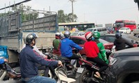 Ùn tắc nhiều giờ nút giao đường 70, đường BT Nguyễn Xiển - Xa La