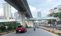 Một cầu vượt đi bộ trên đường Nguyễn Trãi 