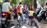 Đông đảo người dân Thủ đô trải nghiệm xe đạp công cộng dịp nghỉ lễ 2/9