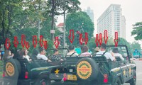 Xe u-oát vi phạm giao thông chạy &apos;nghênh ngang&apos; trên phố Hà Nội