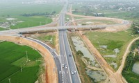 Cận cảnh 200 km cao tốc &apos;trắng&apos; trạm nghỉ, cây xăng