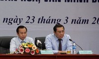 Ông Nguyễn Xuân Anh (trái) và ông Huỳnh Đức Thơ. Ảnh: Vietnamnet