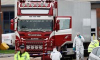Hiện trường vụ phát hiện 39 người chết trong xe container vào Anh (ảnh Sky News)