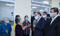 Thủ tướng Nguyễn Xuân Phúc thăm tặng quà Tết tại Trung tâm bảo trợ xã hội tỉnh Quảng Nam.