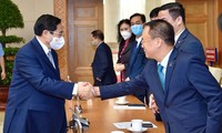 Thủ tướng Phạm Minh Chính gặp mặt các doanh nhân. Ảnh: Nhật Minh