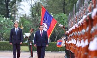 Lễ đón chính thức Thủ tướng Phạm Minh Chính thăm Lào 