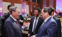 Thủ tướng Phạm Minh Chính gặp Thủ tướng Trung Quốc Lý Cường 