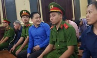 Bi cáo Phan Văn Anh Vũ trong phiên tòa chiều nay (27/11)