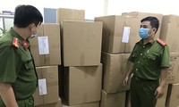 Người nước ngoài thu gom khẩu trang y tế bán sang Malaysia