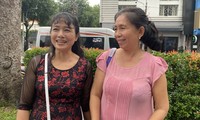 Tâm sự của những người mẹ chờ con dự vòng Sơ khảo Hoa hậu Việt Nam năm 2020