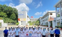 Sinh viên trường CĐ Y tế Đồng Nai ra quân đội hình hỗ trợ chống dịch COVID-19