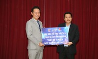 Hội Doanh nhân trẻ Việt Nam trao các thiết bị công nghệ thông tin cho Khu Công nghệ cao TP. HCM