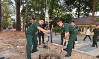 Đoàn viên, thanh niên Bệnh viện Quân y 175 ra quân hưởng ứng ‘Tết trồng cây’