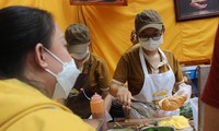 Cuối tuần, bạn trẻ Sài Gòn nô nức đến mua sắm tại Lễ hội bánh mì Việt Nam lần thứ I