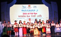 Trao giải thưởng Sân chơi ‘Thiếu nhi Việt Nam - Vươn ra thế giới’