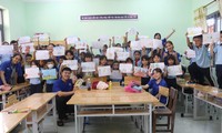 Chiến sĩ &apos;Mùa Hè Xanh&apos; TP. HCM lan tỏa niềm vui đến trẻ em trên đảo Phú Quý