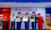 Trường ĐH Dầu khí Việt Nam vinh danh ba thủ khoa tốt nghiệp