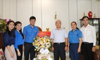 Bí thư thứ nhất T.Ư Đoàn thăm PGS. TS Phan Thanh Bình nhân dịp 20/11