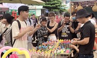 Bạn trẻ Sài Gòn hào hứng với không gian văn hóa ẩm thực Việt - Hoa 