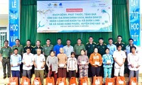 Hội thầy thuốc trẻ Bệnh viện Quân y 175 khám bệnh, tặng quà cho người dân khó khăn huyện Chợ Gạo, tỉnh Tiền Giang 