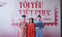 Bạn trẻ TP. HCM thích thú trải nghiệm không gian văn hóa truyền thống Việt Nam