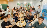 Sinh viên TP. HCM rủ nhau học ngoại ngữ tại quán cà phê
