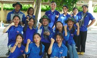 ‘Màu áo xanh’ tình nguyện trên đảo Phú Quý 