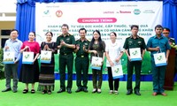 Bệnh viện Quân y 175 và báo Tiền Phong khám bệnh, tặng quà cho người dân khó khăn tỉnh Bình Thuận