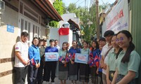 Thành Đoàn TP. HCM thăm và động viên sinh viên tình nguyện tại mặt trận huyện Nhà Bè