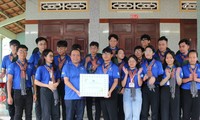 Lãnh đạo ĐHQG TP. HCM thăm và động viên sinh viên tình nguyện ‘Mùa Hè Xanh’ tại Bến Tre