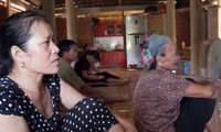 Gia đình thủ môn Tiến Dũng cổ vũ Olympic Việt Nam trên nhà sàn