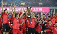 Quế Ngọc Hải cùng các đồng đội ăn mừng ngôi vô địch AFF Cup 2018