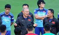 Tái ký hợp đồng sớm, HLV Park Hang-seo có thể toàn tâm toàn ý cho ĐT Việt Nam tại vòng loại World Cup 2022, và U22 Việt Nam tại SEA Games 30. Ảnh: Vũ Vy
