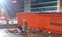 Xe khách lật trên đường phố Ninh Bình, ít nhất 4 người tử vong