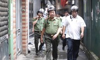 Thứ trưởng Bộ Công an Trần Quốc Tỏ tới hiện trường vụ cháy nhà trọ 14 người chết ở Hà Nội