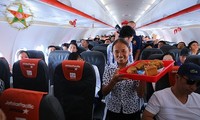 Bà Tân “Vlog” mang bánh trung thu siêu to khổng lồ lên máy bay là đúng hay sai?