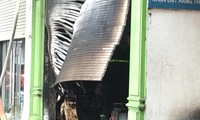 Cháy lớn cửa hàng trên đường La Thành, nhiều người nhảy xuống thoát thân 