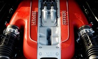Ferrari đấu tranh đến cùng vì động cơ V12?