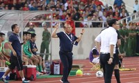&apos;Vũ điệu kỳ lạ&apos; của HLV Park Hang Seo ở trận thắng Malaysia