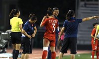 Chân rướm máu, cầu thủ nữ Việt Nam nén đau đá trận chung kết vs Thái Lan