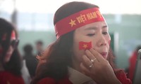 VIDEO: Hàng trăm CĐV sang Philippines cổ vũ U22 Việt Nam