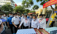 Bộ trưởng Nguyễn Kim Sơn kiểm tra điểm thi, động viên thí sinh thi tốt nghiệp THPT