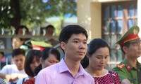 Bác sĩ Hoàng Công Lương tại phiên tòa sơ thẩm tháng 5/2018.