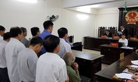 Thẩm phán Trương Việt Toàn thay mặt HĐXX tuyên án phúc thẩm.