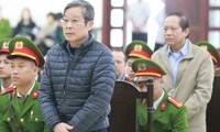 Ông Nguyễn Bắc Son và Trương Minh Tuấn trong phiên tòa. Ảnh: Doãn Tuấn/TTXVN