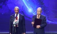Giáo sư Võ Tòng Xuân được trao giải thưởng VinFuture
