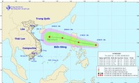 Xuất hiện áp thấp nhiệt đới gần Biển Đông, có thể hướng về miền Trung