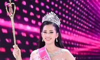 Mẹ của Tân Hoa hậu Việt Nam: Gia đình giấu Tiểu Vy khi bố bị tai biến