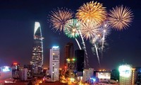 Bắn 1.500 quả pháo hoa tầm cao chào đón năm mới 2024 tại &apos;Phố Đông&apos; Sài Gòn